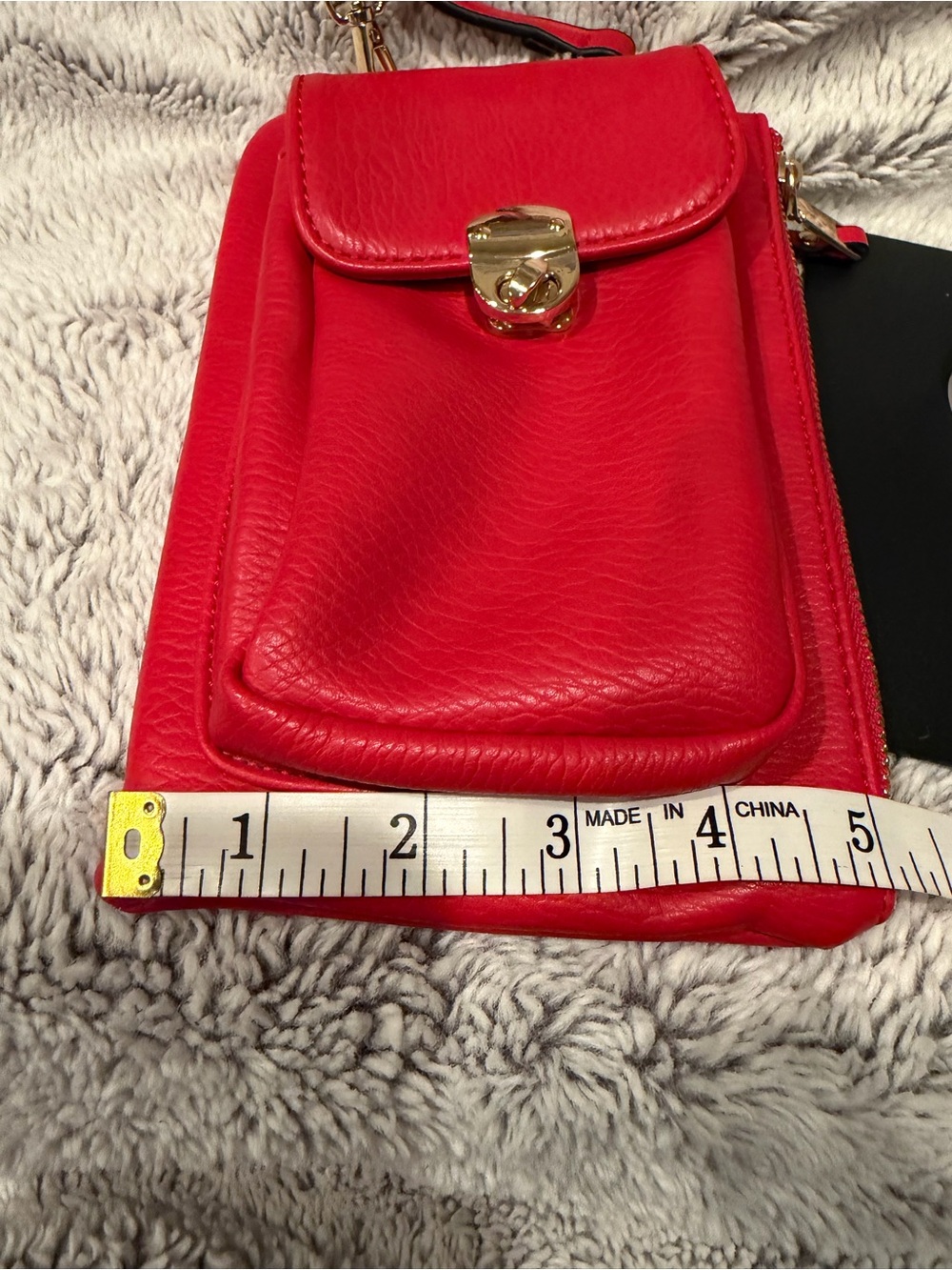 Compact Red Leather Crossbody Bag with Gold-Tone Clasp - Picture 4 of 13